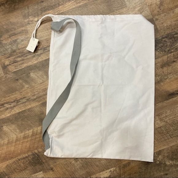 NWT PB Teen laundry sack with drawstring & strap - Picture 5 of 6